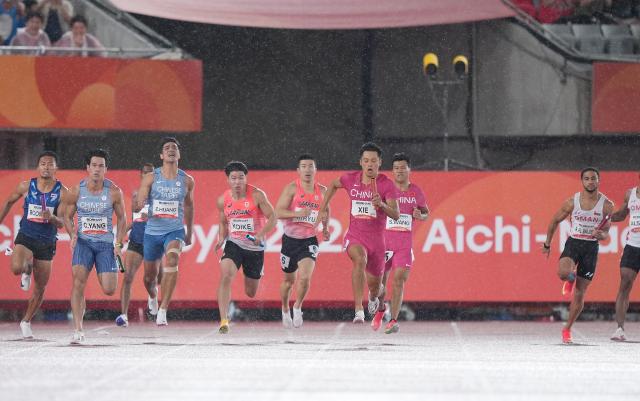 (260928) -- NAGOYA, Sept. 28, 2026 (Xinhua) -- Xie Zhenye (3rd R) and Wang Shengjie (2rd R) of Team China compete during the men's 4x100m relay final of athletics at the 20th Asian Games Aichi-Nagoya 2026 in Nagoya, Japan, Sept. 28, 2026. (Xinhua/Lui Siu Wai)