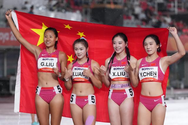 (260928) -- NAGOYA, Sept. 28, 2026 (Xinhua) -- Gold medalists Liu Guoyi, Liang Xiaojing, Liu Xiajun and Chen Yujie (from L to R) of team China celebrate after the women's 4x100m relay final of athletics at the 20th Asian Games Aichi-Nagoya 2026 in Nagoya, Japan, Sept. 28, 2026. (Xinhua/Jia Yuchen)