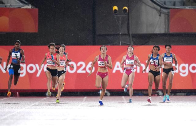 (260928) -- NAGOYA, Sept. 28, 2026 (Xinhua) -- Liu Xiajun (3rd R) and Chen Yujie (4th R) of Team China compete during the women's 4x100m relay final of athletics at the 20th Asian Games Aichi-Nagoya 2026 in Nagoya, Japan, Sept. 28, 2026. (Xinhua/Lui Siu Wai)