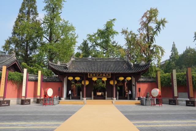 (260928) -- QUZHOU, Sept. 28, 2026 (Xinhua) -- This photo taken on Sept. 28, 2026 shows a view of the Nanzong Confucius Temple where a ceremony to commemorate the 2,577th anniversary of the birth of the ancient Chinese philosopher Confucius is held in Quzhou, east China's Zhejiang Province. An annual ceremony was held here on Monday to commemorate the 2,577th anniversary of the ancient philosopher's birth. (Xinhua/Dai Mingxuan)