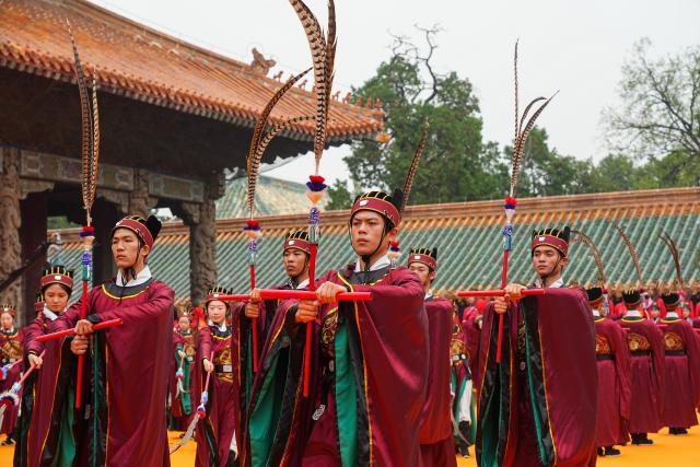 (260928) -- QUFU, Sept. 28, 2026 (Xinhua) -- Actors dressed in traditional attire perform during a grand ceremony honoring Confucius in Qufu, east China's Shandong Province, Sept. 28, 2026. A grand ceremony honoring the ancient Chinese sage Confucius was held on Monday in Qufu, the hometown of Confucius, to commemorate the 2,577th anniversary of his birth. (Xinhua/Zhu Zheng)