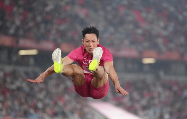 (260928) -- NAGOYA, Sept. 28, 2026 (Xinhua) -- Shi Yuhao of China competes during the men's long jump final of Athletics at the 20th Asian Games Aichi-Nagoya 2026 in Nagoya, Japan, Sept. 28, 2026. (Xinhua/Luo Yuan)