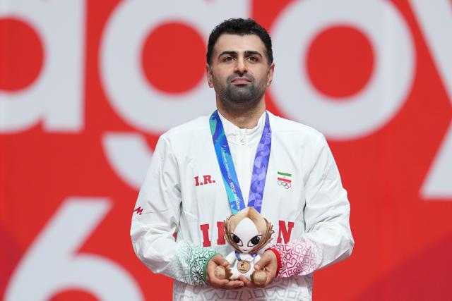 (260928) -- TOYOTA, Sept. 28, 2026 (Xinhua) -- Bronze medalist Noshad Alamiyan of Iran poses during the awarding ceremony for the men's singles of table tennis at the 20th Asian Games Aichi-Nagoya 2026 in Toyota of Aichi Prefecture, Japan, Sept. 28, 2026. (Xinhua/Cheong Kam Ka)