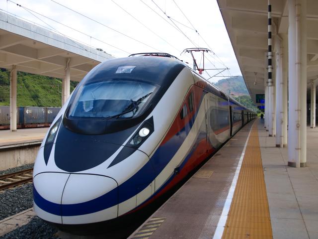 (260928) -- VIENTIANE, Sept. 28, 2026 (Xinhua) -- This photo taken on Sept. 28, 2026 shows the train C95 parked on a platform at Boten Station in Luang Namtha, Laos. At 8:00 a.m. local time on Monday, train C95 departed smoothly from Boten Station in Laos, marking the successful launch of intercity train service between Boten and the Lao capital Vientiane on the Lao section of the China-Laos Railway.
  TO GO WITH "China-Laos Railway launches new service for convenient northern travel" (Photo by Wang Yuping/Xinhua)