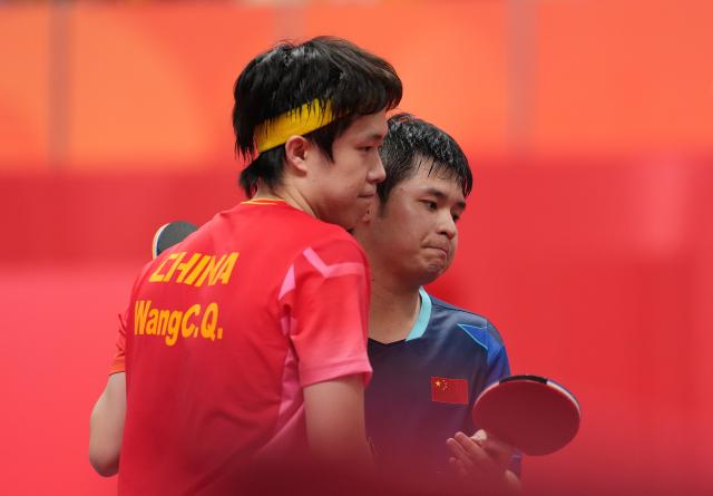 (260928) -- TOYOTA, Sept. 28, 2026 (Xinhua) -- Lin Shidong (R) of China greets Wang Chuqin of China after the men's singles final match of table tennis at the 20th Asian Games Aichi-Nagoya 2026 in Toyota of Aichi Prefecture, Japan, Sept. 28, 2026. (Xinhua/Wang Fei)