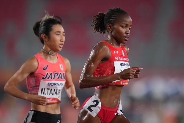 (260928) -- NAGOYA, Sept. 28, 2026 (Xinhua) -- Winfred Yavi (R) of Bahrain and Tanaka Nozomi of Japan compete during the women's 5000m final match of Athletics at the 20th Asian Games Aichi-Nagoya 2026 in Nagoya, Japan, Sept. 28, 2026. (Xinhua/Lui Siu Wai)