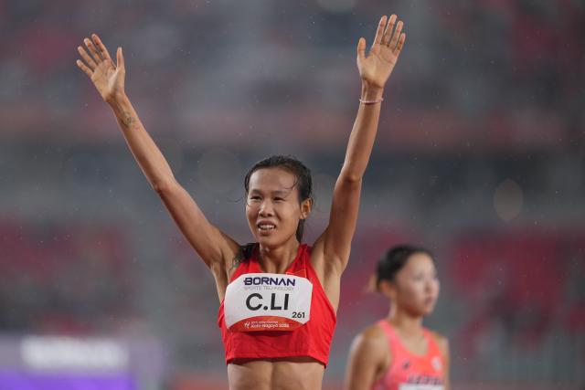 (260928) -- NAGOYA, Sept. 28, 2026 (Xinhua) -- Li Chunhui of China celebrates after the women's 800m heat of Athletics at the 20th Asian Games Aichi-Nagoya 2026 in Nagoya, Japan, Sept. 28, 2026. (Xinhua/Lui Siu Wai)