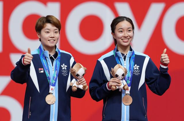 (260928) -- TOYOTA, Sept. 28, 2026 (Xinhua) -- Bronze medalists Doo Hoi Kem (L)/Ng Wing Lam of Hong Kong of China celebrate during the awarding ceremony for the women's doubles of table tennis at the 20th Asian Games Aichi-Nagoya 2026 in Toyota of Aichi Prefecture, Japan, Sept. 28, 2026. (Xinhua/Cheong Kam Ka)
