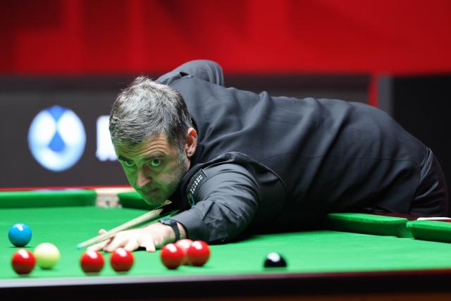(260928) -- SHENZHEN, Sept. 28, 2026 (Xinhua) -- Ronnie O'Sullivan competes during the round 2 match between Ronnie O'Sullivan of England and Jiang Jun of China at World Snooker Tour Shenzhen Open 2026 in Shenzhen, south China's Guangdong Province, Sept. 28, 2026. (Xinhua/Liang Xu)