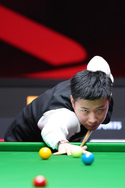 (260928) -- SHENZHEN, Sept. 28, 2026 (Xinhua) -- Zhao Xintong competes during the round 2 match between Scott Donaldson of Scotland and Zhao Xintong of China at World Snooker Tour Shenzhen Open 2026 in Shenzhen, south China's Guangdong Province, Sept. 28, 2026. (Xinhua/Liang Xu)