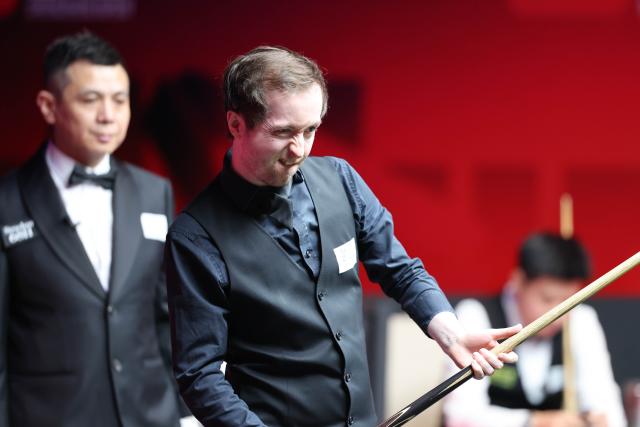 (260928) -- SHENZHEN, Sept. 28, 2026 (Xinhua) -- Scott Donaldson reacts during the round 2 match between Scott Donaldson of Scotland and Zhao Xintong of China at World Snooker Tour Shenzhen Open 2026 in Shenzhen, south China's Guangdong Province, Sept. 28, 2026. (Xinhua/Liang Xu)