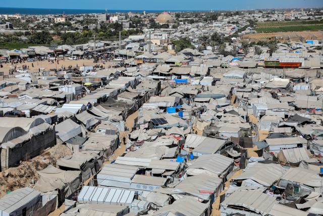 (260928) -- GAZA, Sept. 28, 2026 (Xinhua) -- Photo taken on Sept. 28, 2026 shows tents of displaced Palestinians west of the southern Gaza Strip city of Khan Younis. (Photo by Rizek Abdeljawad/Xinhua)