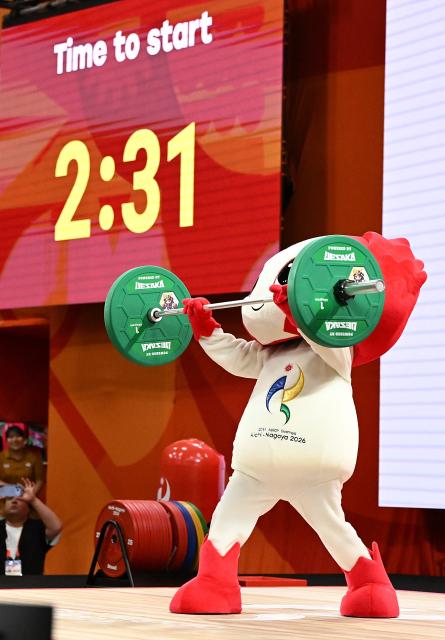 (260929) -- NAGOYA, Sept. 29, 2026 (Xinhua) -- Mascot performs ahead of the women's 86kg final of weightlifting at the 20th Asian Games Aichi-Nagoya 2026 in Nagoya, Japan, Sept. 29, 2026. (Xinhua/Yu Yang)
