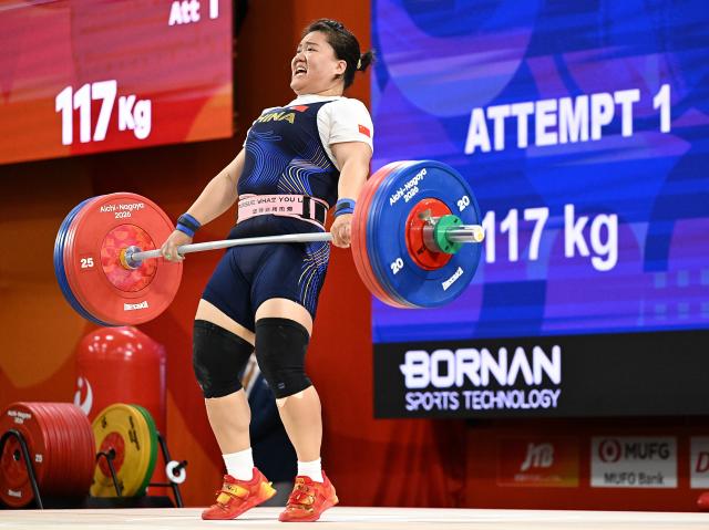 (260929) -- NAGOYA, Sept. 29, 2026 (Xinhua) -- Wu Yan of China competes during the women's 86kg final of weightlifting at the 20th Asian Games Aichi-Nagoya 2026 in Nagoya, Japan, Sept. 29, 2026. (Xinhua/Yu Yang)