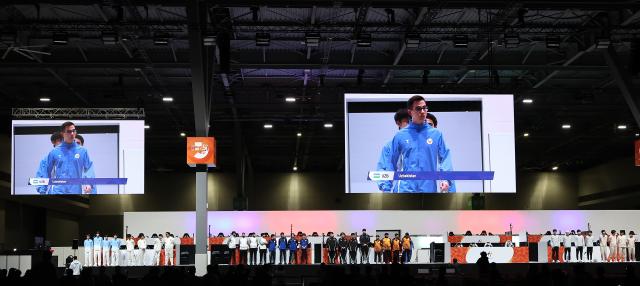 (260929) -- TOKONAME, Sept. 29, 2026 (Xinhua) -- Players arrive at the venue ahead of the Battle Royale [PUBG MOBILE - Asian Games Version] finals of Esports at the 20th Asian Games Aichi-Nagoya 2026 in Tokoname of Aichi Prefecture, Japan, Sept. 29, 2026. (Xinhua/Yao Qilin)