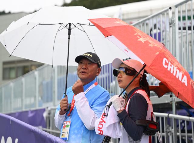 (260929) -- TOYOTA, Sept. 29, 2026 (Xinhua) -- Liu Shanshan (R) and coach Sun Haogang of team China react during the trap women team final of shooting at the 20th Asian Games Aichi-Nagoya 2026 in Toyota of Aichi Prefecture, Japan, Sept. 29, 2026. (Xinhua/Liu Lei)
