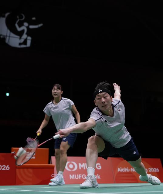 (260929) -- ICHINOMIYA, Sept. 29, 2026 (Xinhua) -- Lee Sohee (R)/Baek Hana of South Korea compete during the women's doubles final of badminton against Liu Shengshu/Tan Ning of China at the 20th Asian Games Aichi-Nagoya 2026 in Ichinomiya of Aichi Prefecture, Japan, Sept. 29, 2026. (Xinhua/Li Bo)