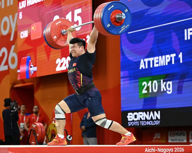 (260929) -- NAGOYA, Sept. 29, 2026 (Xinhua) -- Liu Huanhua of China competes during the men's 110kg final of weightlifting at the 20th Asian Games Aichi-Nagoya 2026 in Nagoya, Japan, Sept. 29, 2026. (Xinhua/Yu Yang)