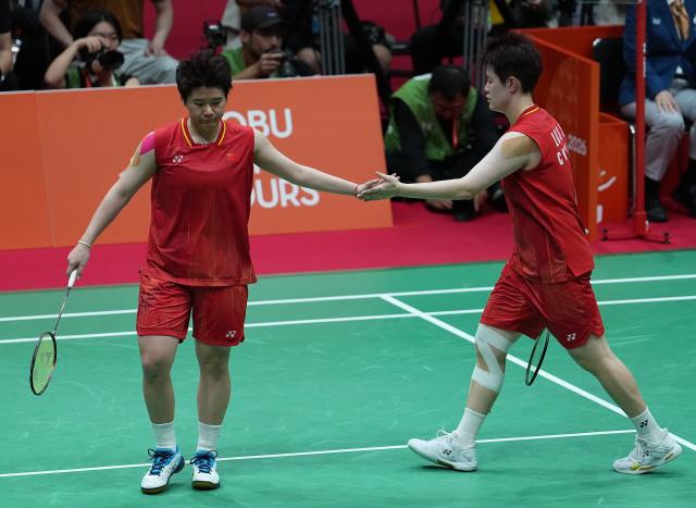 (260929) -- ICHINOMIYA, Sept. 29, 2026 (Xinhua) -- Liu Shengshu/Tan Ning (L) of China react during the women's doubles final of badminton against Lee Sohee/Baek Hana of South Korea at the 20th Asian Games Aichi-Nagoya 2026 in Ichinomiya of Aichi Prefecture, Japan, Sept. 29, 2026. (Xinhua/Cheong Kam Ka)