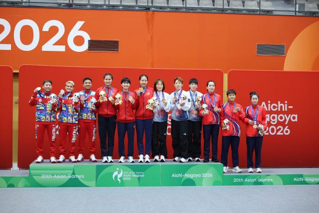 (260929) -- NAGOYA, Sept. 29, 2026 (Xinhua) -- Gold medalists team Vietnam (2nd L), silver medalists team the Philippines (1st L), bronze medalists team South Korea (2nd R) and team Laos pose during the victory ceremony for the women's double of sepaktakraw at the 20th Asian Games Aichi-Nagoya 2026 in Nagoya, Japan, Sept. 29, 2026. (Xinhua/Long Lei)