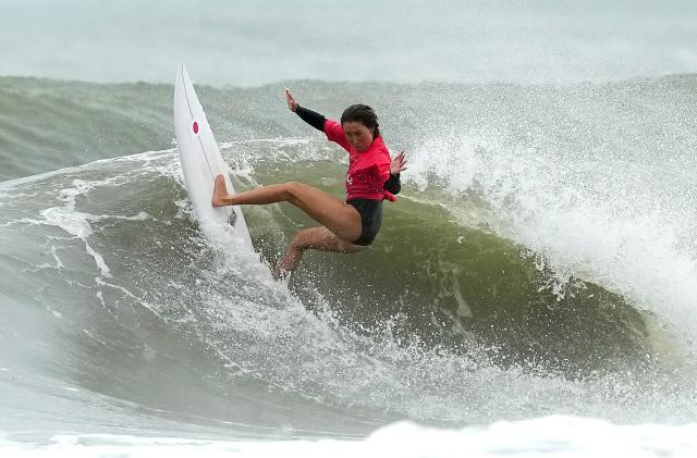 (260929) -- NAGOYA, Sept. 29, 2026 (Xinhua) -- Nonaka Minami of Japan competes during the Women's Shortboard Semifinals of Surfing between Yang Siqi of China and Nonaka Minami of Japan at the 20th Asian Games Aichi-Nagoya 2026 in Tahara of Aichi Prefecture, Japan, Sept. 29, 2026. (Xinhua/Zhang Haobo)
