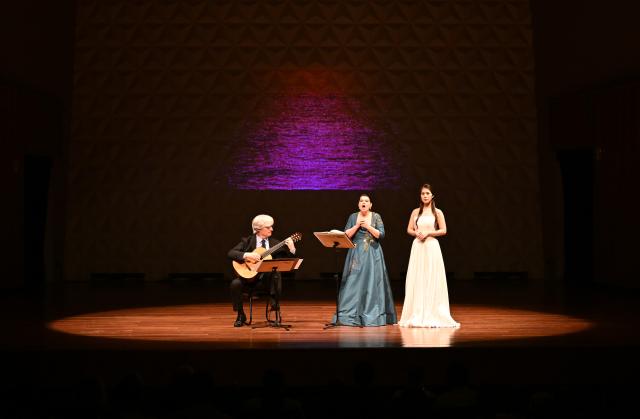 (260929) -- RIO DE JANEIRO, Sept. 29, 2026 (Xinhua) -- Brazilian soprano Marilia Vargas (C) performs during a concert tour in Rio de Janeiro, Brazil, Sept. 28, 2026. Themed "From the Yangtze to the Amazon," the Brazil edition of the concert tour made its debut at the Cecilia Meireles Hall in Rio de Janeiro on Monday. As a side event marking the "China-Brazil Cultural Year," the Brazil edition of the concert tour will be staged in Brasilia, Belem and Sao Paulo as well. (Xinhua/Jin Haoyuan)