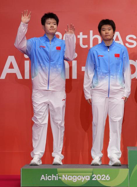 (260929) -- ICHINOMIYA, Sept. 29, 2026 (Xinhua) -- Silver medalists Liu Shengshu (L)/Tan Ning of China react during the victory ceremony for the women's doubles of badminton at the 20th Asian Games Aichi-Nagoya 2026 in Ichinomiya of Aichi Prefecture, Japan, Sept. 29, 2026. (Xinhua/Li Bo)