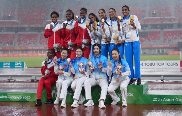 (260929) -- NAGOYA, Sept. 29, 2026 (Xinhua) -- Gold medalist team India, silver medalist team Bahrain, bronze medalist team China pose for photos during the awarding ceremony for the women's 4x400m relay final of Athletics at the 20th Asian Games Aichi-Nagoya 2026 in Nagoya, Japan, Sept. 29, 2026. (Xinhua/Jia Yuchen)