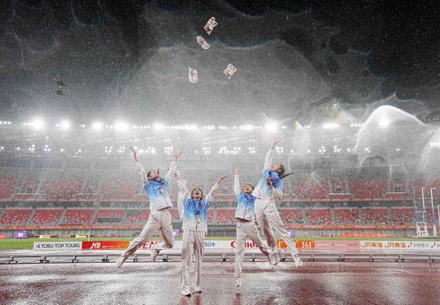 (260929) -- NAGOYA, Sept. 29, 2026 (Xinhua) -- Bronze medalist team China celebrate after the awarding ceremony for the women's 4x400m relay final of Athletics at the 20th Asian Games Aichi-Nagoya 2026 in Nagoya, Japan, Sept. 29, 2026. (Xinhua/Luo Yuan)