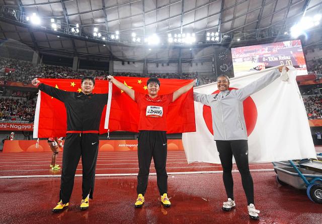 (260929) -- NAGOYA, Sept. 29, 2026 (Xinhua) -- Zhang Jiale (L) and Zhao Jie (C) of China, Joy Iris Mcarthur of Japan celebrate after the women's hammer throw final of Athletics at the 20th Asian Games Aichi-Nagoya 2026 in Nagoya, Japan, Sept. 29, 2026. (Xinhua/Luo Yuan)
