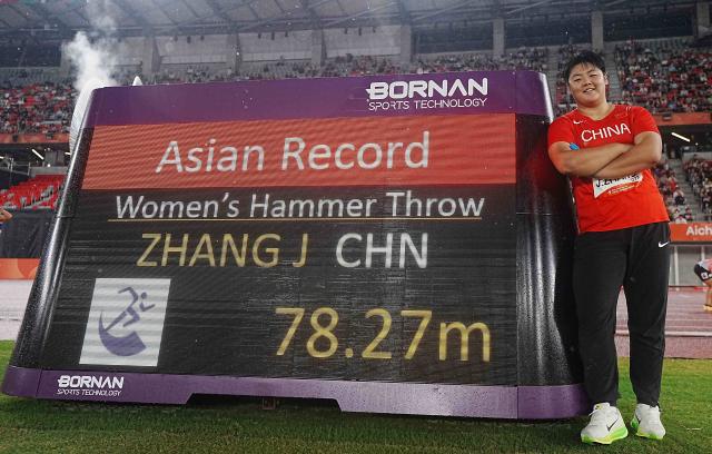 (260929) -- NAGOYA, Sept. 29, 2026 (Xinhua) -- Zhang Jiale of China poses with the new Asian record she set after the women's hammer throw final of Athletics at the 20th Asian Games Aichi-Nagoya 2026 in Nagoya, Japan, Sept. 29, 2026. (Xinhua/Luo Yuan)