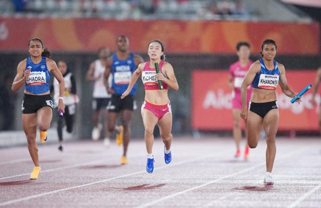 (260929) -- NAGOYA, Sept. 29, 2026 (Xinhua) -- Chen Yujie (C, front) of China competes during the 4x100m relay mixed final of athletics at the 20th Asian Games Aichi-Nagoya 2026 in Nagoya, Japan, Sept. 29, 2026. (Xinhua/Lui Siu Wai)