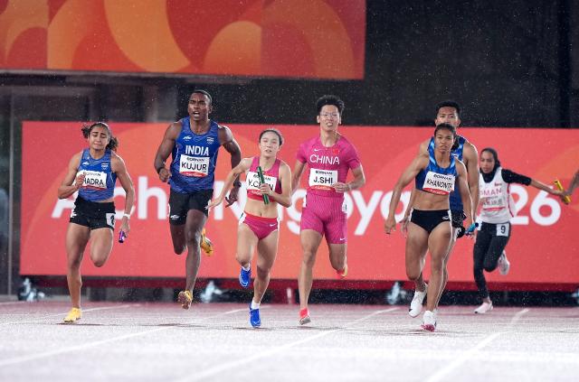 (260929) -- NAGOYA, Sept. 29, 2026 (Xinhua) -- Shi Junhao (4th L) and Chen Yujie (3rd L) of China compete during the 4x100m relay mixed final of athletics at the 20th Asian Games Aichi-Nagoya 2026 in Nagoya, Japan, Sept. 29, 2026. (Xinhua/Lui Siu Wai)