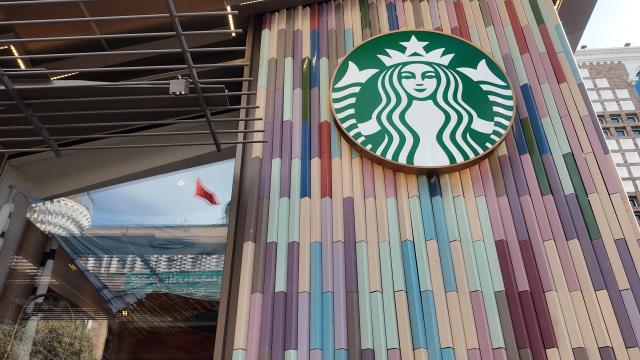 (260929) -- URUMQI, Sept. 29, 2026 (Xinhua) -- This photo taken on Sept. 29, 2026 shows the exterior of a Starbucks store in Urumqi, northwest China's Xinjiang Uygur Autonomous Region. International coffee chain giant Starbucks on Tuesday opened two stores in northwest China's Xinjiang Uygur Autonomous Region, marking its debut in the region and the latest expansion in China, its second-largest market after the United States.
   TO GO WITH "Starbucks expands China footprint with Xinjiang debut" (Photo by Zhang Wenqi/Xinhua)