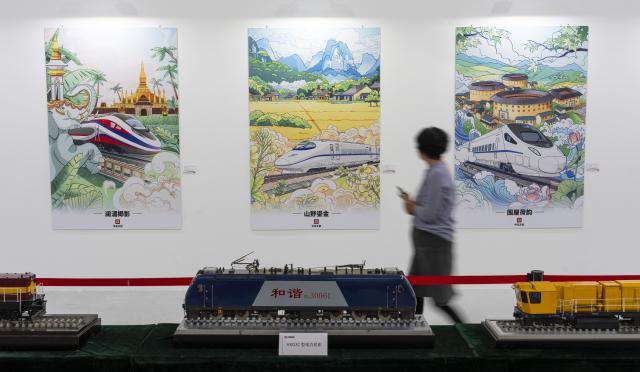 (260929) -- BEIJING, Sept. 29, 2026 (Xinhua) -- A woman visits a railway-themed art exhibition at a CRRC intelligent manufacturing park in Beijing, capital of China, Sept. 29, 2026. A railway culture and art week kicked off in Beijing on Tuesday, with a railway-themed art exhibition displaying over 1,200 exhibits covering painting, sculpture, carving and paper cutting. (Xinhua/Cai Yang)