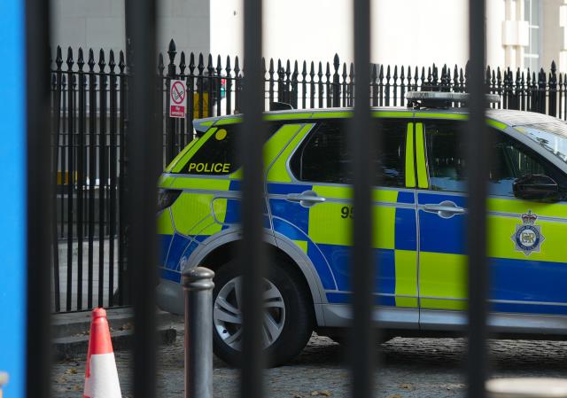 (260929) -- LONDON, Sept. 29, 2026 (Xinhua) -- This photo taken on Sept. 29, 2026 shows a police car in London, Britain. British police have arrested 17 people as part of an investigation into a suspected organized crime group, local media reported Tuesday. (Xinhua/Zhang Feng)