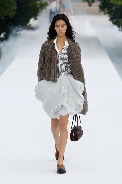(260930) -- PARIS, Sept. 30, 2026 (Xinhua) -- A model presents a creation from the womenswear Spring/Summer 2027 collections by Dior during the Paris Fashion Week, in Paris, France, on Sept. 29, 2026. (MeetEurope/Handout via Xinhua)