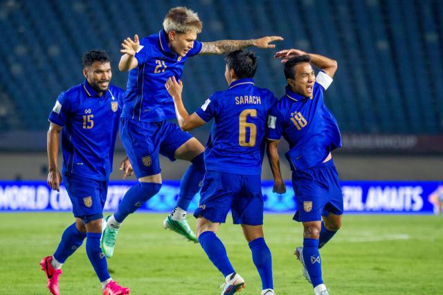 (260930) -- BANDUNG, Sept. 30, 2026 (Xinhua) -- Players of team Thailand celebrate after scoring during the FIFA ASEAN Cup 2026 Division 1 Group B match between Thailand and Vietnam at Si Jalak Harupat Stadium in Bandung, West Java, Indonesia, Sept. 29, 2026. (Photo by Septianjar Muharam/Xinhua)