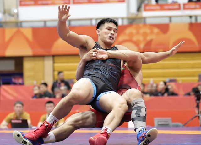 (260930) -- NAGOYA, Sept. 30, 2026 (Xinhua) -- Shi Likui (top) of China competes with Jalgasbay Berdimuratov of Uzbekistan during the Men's Greco-Roman 87kg 1/8 Finals of Wrestling at the 20th Asian Games Aichi-Nagoya 2026 in Nagoya, Japan, Sept. 30, 2026. (Xinhua/Long Lei)
