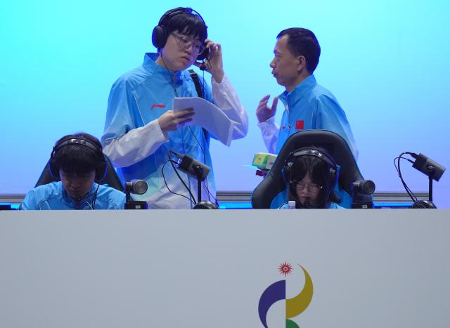 (260930) -- TOKONAME, Sept. 30, 2026 (Xinhua) -- Players of team China prepare ahead of the quarterfinals between team China and team South Korea of the 1v4 asymmetrical survival game [Identity V - Asian Games Version] of Esports at the 20th Asian Games Aichi-Nagoya 2026 in Tokoname of Aichi Prefecture, Japan, Sept. 30, 2026. (Xinhua/Wang Fei)