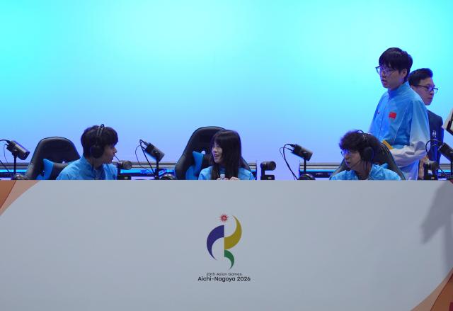 (260930) -- TOKONAME, Sept. 30, 2026 (Xinhua) -- Players of team China talk ahead of the quarterfinals between team China and team South Korea of the 1v4 asymmetrical survival game [Identity V - Asian Games Version] of Esports at the 20th Asian Games Aichi-Nagoya 2026 in Tokoname of Aichi Prefecture, Japan, Sept. 30, 2026. (Xinhua/Wang Fei)