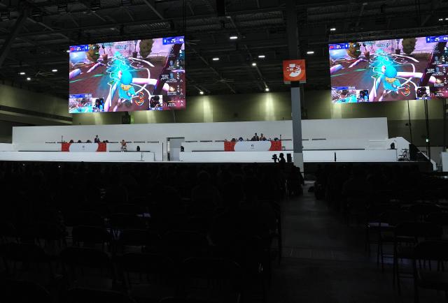 (260930) -- TOKONAME, Sept. 30, 2026 (Xinhua) -- Team South Korea (L) and team China compete during the quarterfinals between team China and team South Korea of the 1v4 asymmetrical survival game [Identity V - Asian Games Version] of Esports at the 20th Asian Games Aichi-Nagoya 2026 in Tokoname of Aichi Prefecture, Japan, Sept. 30, 2026. (Xinhua/Wang Fei)