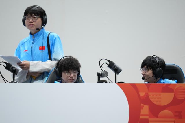 (260930) -- TOKONAME, Sept. 30, 2026 (Xinhua) -- Team China react in a break during the Quarterfinals between team China and team South Korea of 1v4 asymmetrical survival game [Identity V - Asian Games Version] of Esports at the 20th Asian Games Aichi-Nagoya 2026 in Tokoname of Aichi Prefecture, Japan, Sept. 30, 2026. (Xinhua/Wang Fei)