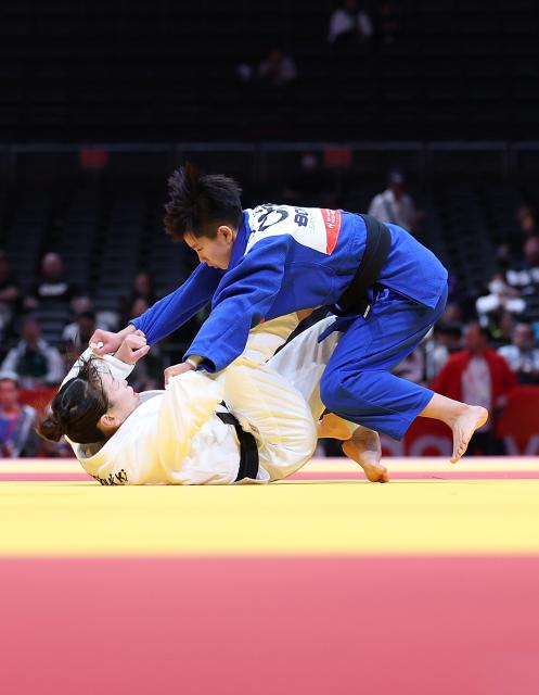 (260930) -- NAGOYA, Sept. 30, 2026 (Xinhua) -- Xu Aoyu (top) of China competes with Tsui Shuk Ki of China's Hong Kong during the Women -52kg Ellimintion Round of 16 match of Judo at the 20th Asian Games Aichi-Nagoya 2026 in Nagoya, Japan, Sept. 30, 2026. (Xinhua/Yao Qilin)