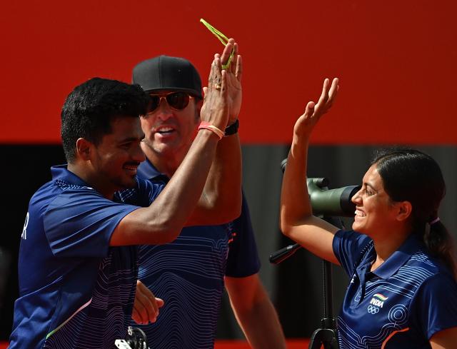 (260930) -- OKAZAKI, Sept. 30, 2026 (Xinhua) -- Chikitha Taniparthi (R) and Sahil Rajesh Jadhav of India celebrate after the compound mixed team gold medal match of archery between India and South Korea at the 20th Asian Games Aichi-Nagoya 2026 in Okazaki of Aichi Prefecture, Japan, Sept. 30, 2026. (Xinhua/Yu Yang)