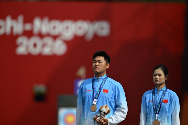 (260930) -- OKAZAKI, Sept. 30, 2026 (Xinhua) -- Bronze medalists Wei Fangyao (R) and Liu Jinyi of China react during the victory ceremony for the compound mixed team of archery at the 20th Asian Games Aichi-Nagoya 2026 in Okazaki of Aichi Prefecture, Japan, Sept. 30, 2026. (Xinhua/Yu Yang)