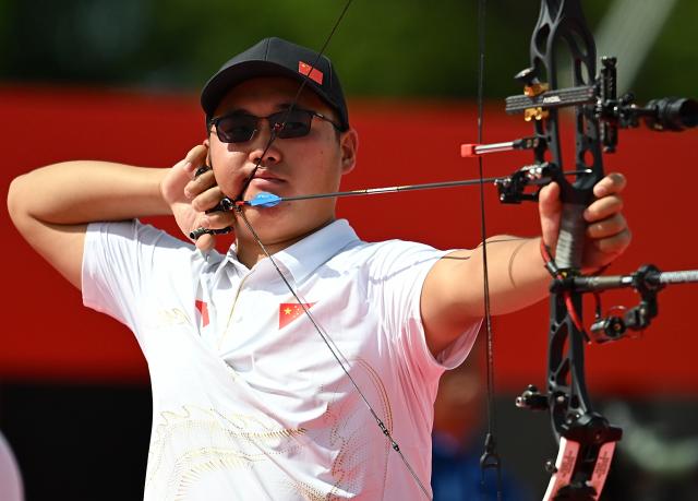 (260930) -- OKAZAKI, Sept. 30, 2026 (Xinhua) -- Liu Jinyi of China competes during the compound mixed team bronze medal match of archery between China and Thailand at the 20th Asian Games Aichi-Nagoya 2026 in Okazaki of Aichi Prefecture, Japan, Sept. 30, 2026. (Xinhua/Yu Yang)