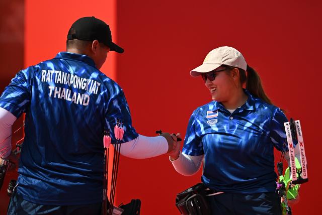 (260930) -- OKAZAKI, Sept. 30, 2026 (Xinhua) -- Kanoknapus Kaewchomphu (R) and Peerawat Rattanapongkiat of Thailand cheer up during the compound mixed team bronze medal match of archery between China and Thailand at the 20th Asian Games Aichi-Nagoya 2026 in Okazaki of Aichi Prefecture, Japan, Sept. 30, 2026. (Xinhua/Yu Yang)
