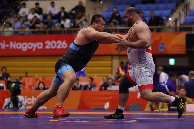 (260930) -- NAGOYA, Sept. 30, 2026 (Xinhua) -- Meng Lingzhe (L) of China competes with Amin Mirzazadeh of Iran during the Men's Greco-Roman 130kg Semifinals of Wrestling at the 20th Asian Games Aichi-Nagoya 2026 in Nagoya, Japan, Sept. 30, 2026. (Xinhua/Li Bo)