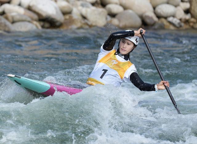 (260930) -- TOYOTA, Sept. 30, 2026 (Xinhua) -- Huang Juan of China competes during the women's canoe single final of canoe slalom at the 20th Asian Games Aichi-Nagoya 2026 in Toyota of Aichi Prefecture, Japan, Sept. 30, 2026. (Xinhua/Zhang Haobo)